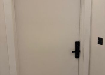 شقة بغرفة معيشة وغرفة نوم 