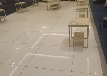 شاليه بمسطح اخضر وجلسة خارجية
