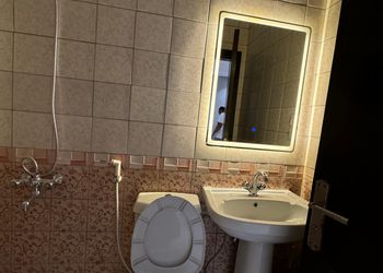 استديو بتصميم مودرن ودخول ذاتي