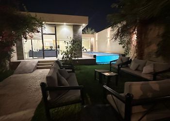 شاليه بمسطح اخضر