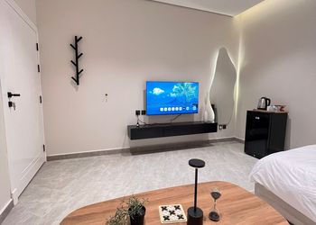 استديو بتصميم هادئ وسرير مريح 