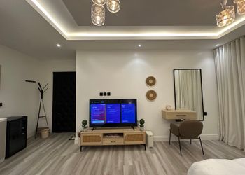 استديو بسرير ماستر وجلسة جانبية