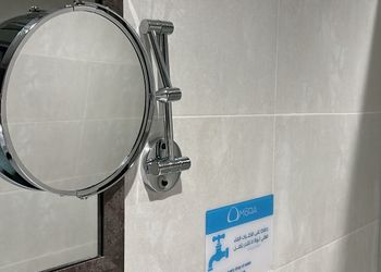 استديو بسرير ماستر وأثاث مريح 