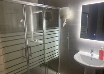 شقة بصالة وغرف نوم