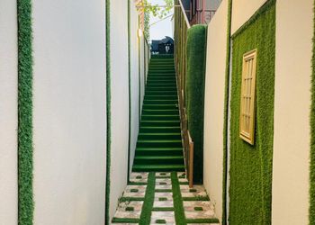 استراحة بجلسة خارجية ومسطح اخضر
