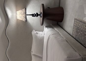 شقة بغرفة معيشة وغرفة نوم 