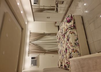 شقة بغرفة جلوس وغرفتين نوم 