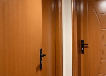 استديو بسرير ماستر وجلسة جانبية