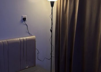 استديو بأثاث مريح وبسيط 