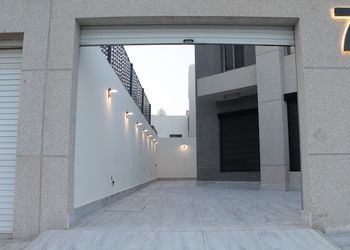 فيلا انيقة بصالة وثلاث غرف نوم 