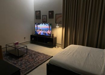 استديو بسرير ماستر وجلسة جانبية 