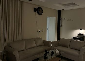استديو بتصميم هادئ ودخول ذاتي 