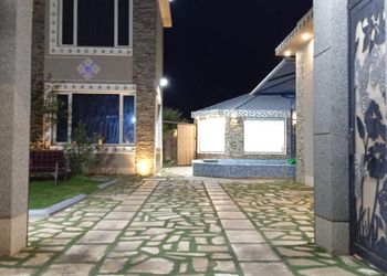 شالية بمجالس ومسبح العاب مائية 