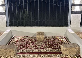 بيت شعر بجلسة خارجية
