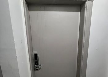 استديو بسرير ماستر وجلسة جانبية 