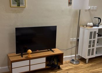استديو بسرير ماستر وجلسة جانبية 