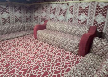 مخيم بجلسة خارجية وألعاب أطفال 