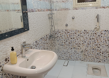 شقة بغرفة جلوس وغرفتين نوم 