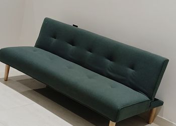 استديو بأثاث مريح وبسيط 