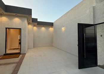 شقة فاخرة بمدخل خاص