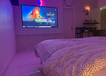 استديو بأثاث مريح وبسيط 