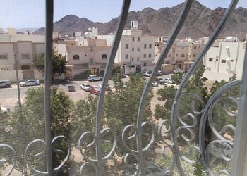 شقة بغرفتين نوم وأثاث مريح