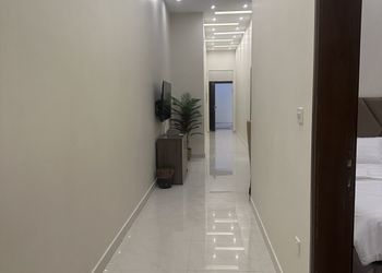 شقة بغرفة جلوس وغرفتين نوم 