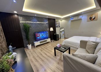 استديو انيق بأثاث مريح وبسيط 