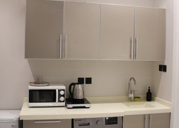 استديو بسرير ماستر وجلسة جانبية