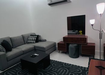 استديو بسرير ماستر وجلسة جانبية