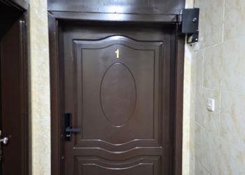 شقة بغرفة معيشة وغرفة نوم 