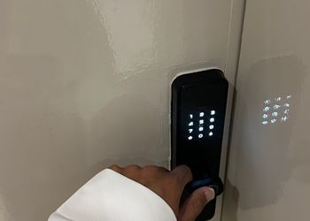 استديو بسرير ماستر وجلسة جانبية