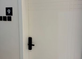 استديو بسرير ماستر وجلسة 