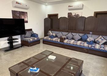 استراحة بمجلس وفناء خارجي 