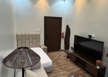 استديو بسرير مفرد وأثاث مريح 