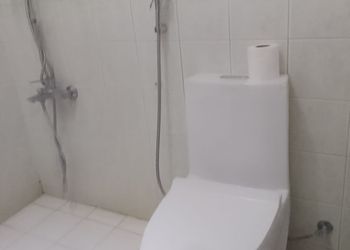 استديو بأثاث مريح وبسيط 