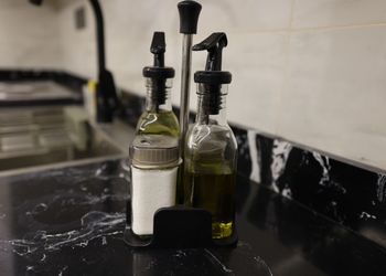 استديو بأثاث مريح وبسيط 