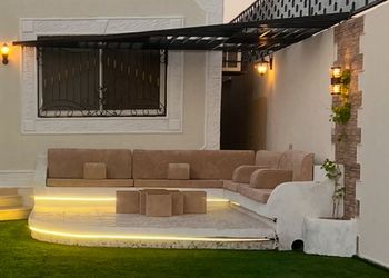 شاليه بمسطح اخضر وجلسة خارجية 