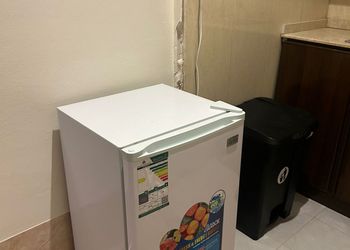 استديو بأثاث مريح وبسيط 