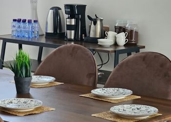 شالية بجلسة خارجية مطله على المسبح