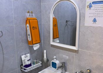 شقة بغرفة معيشة وغرفة نوم 