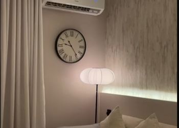 استديو بسرير ماستر وجلسة جانبية 
