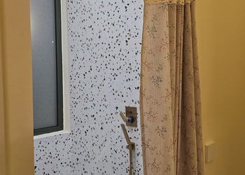 استراحة بمسطح اخضر وصالة انيقه