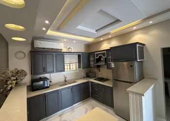 شاليه بمسبح وألعاب مائية