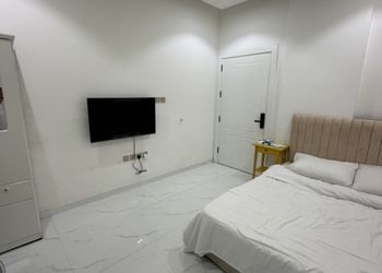 استديو باثاث مريح وبسيط 