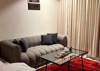 استديو بسرير ماستر وجلسة مريحة 