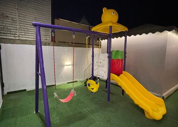 شاليه بمسبح داخلي وجلسة خارجية