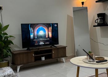 استديو بسرير وجلسة جانبية