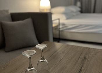 استديو بأثاث مريح وبسيط 