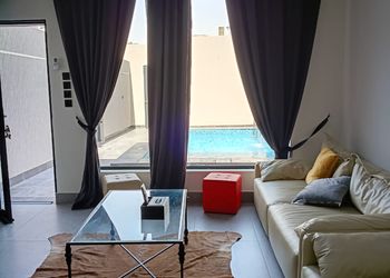 شاليه بمسبح خارجي ومجلس